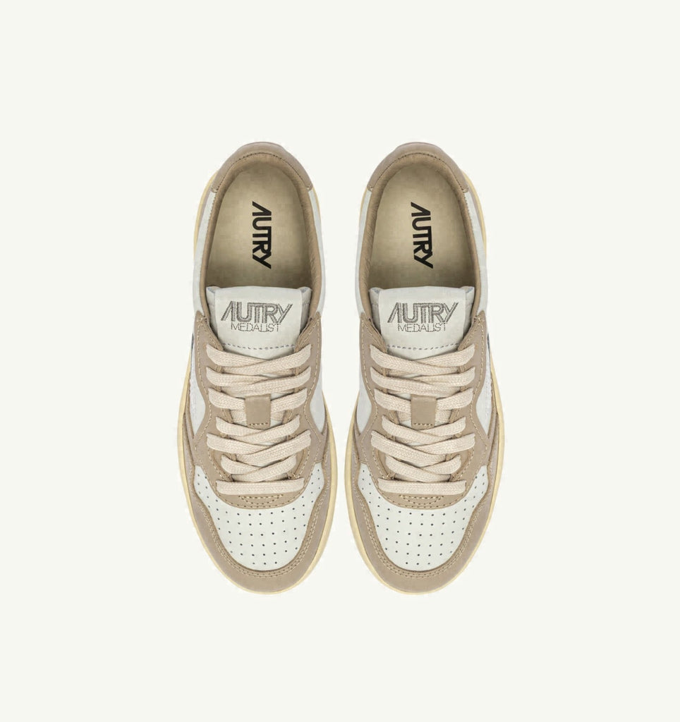 MEDALIST LOW BICOLOR EN CUIR BLANC ET FEATHER GRAY