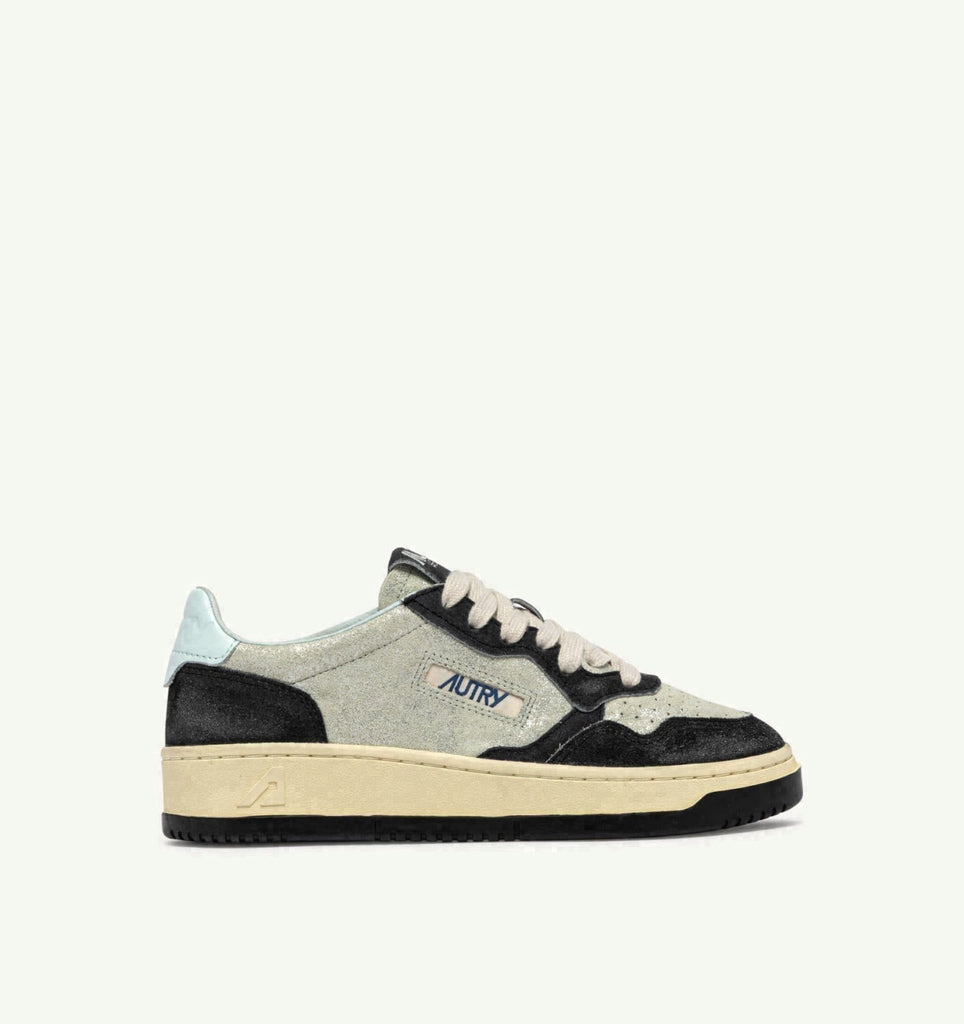 MEDALIST LOW EN DAIM ARGENT ET BLACK SUGAR
