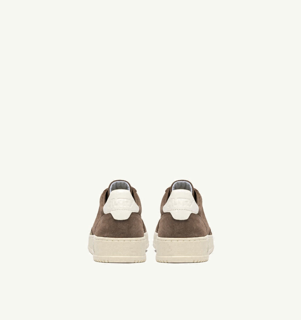 MEDALIST LOW EN DAIM CIGAR ET BLANC
