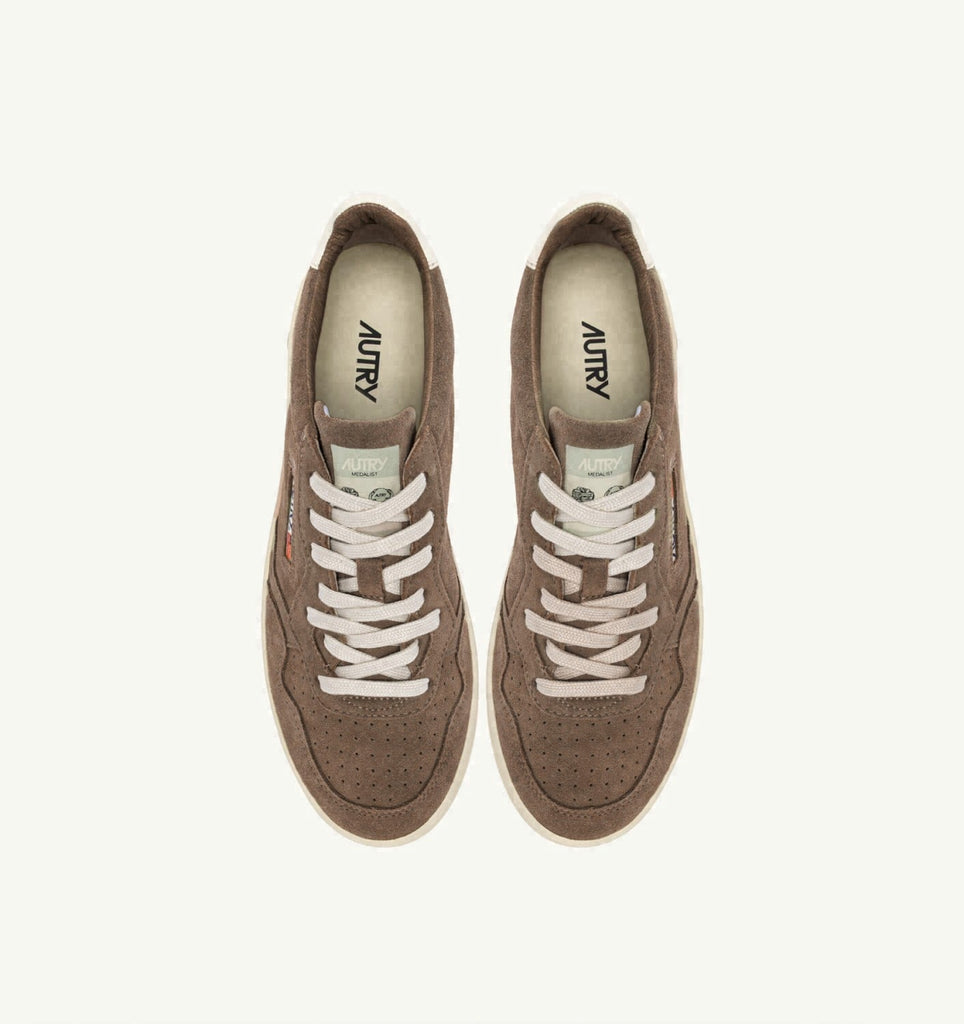 MEDALIST LOW EN DAIM CIGAR ET BLANC