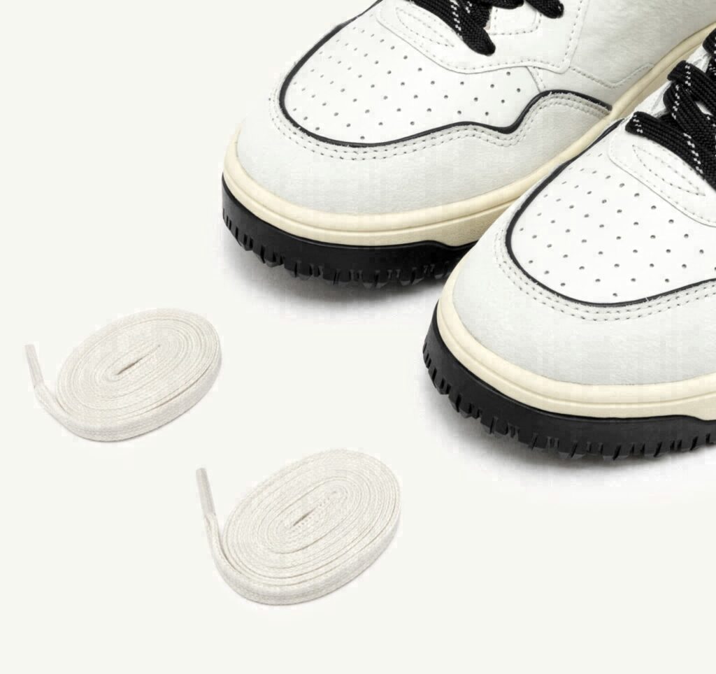 GOLF LOW EN CUIR BLANC ET NOIR