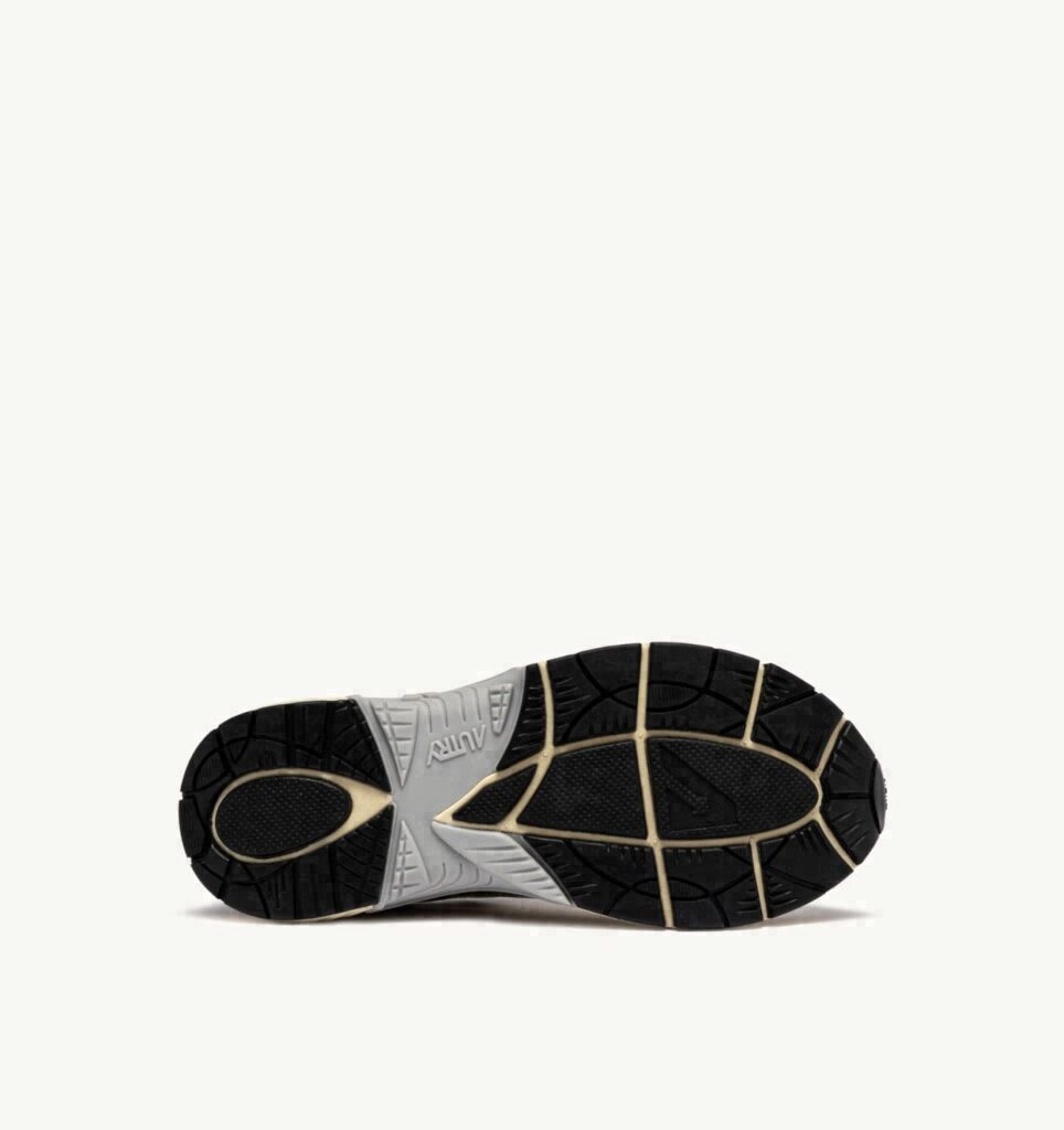 HYPERWAY EN CUIR SYNTHÉTIQUE ET MESH WHISPER WHITE PLATINE ET NOIR