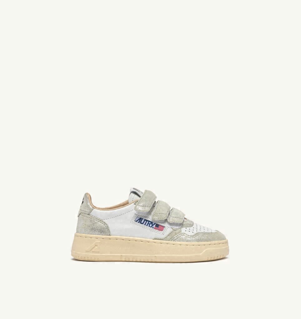 MEDALIST KIDSTRIPES LOW EN CUIR BLANC ET DAIM LAMINÉ ARGENT