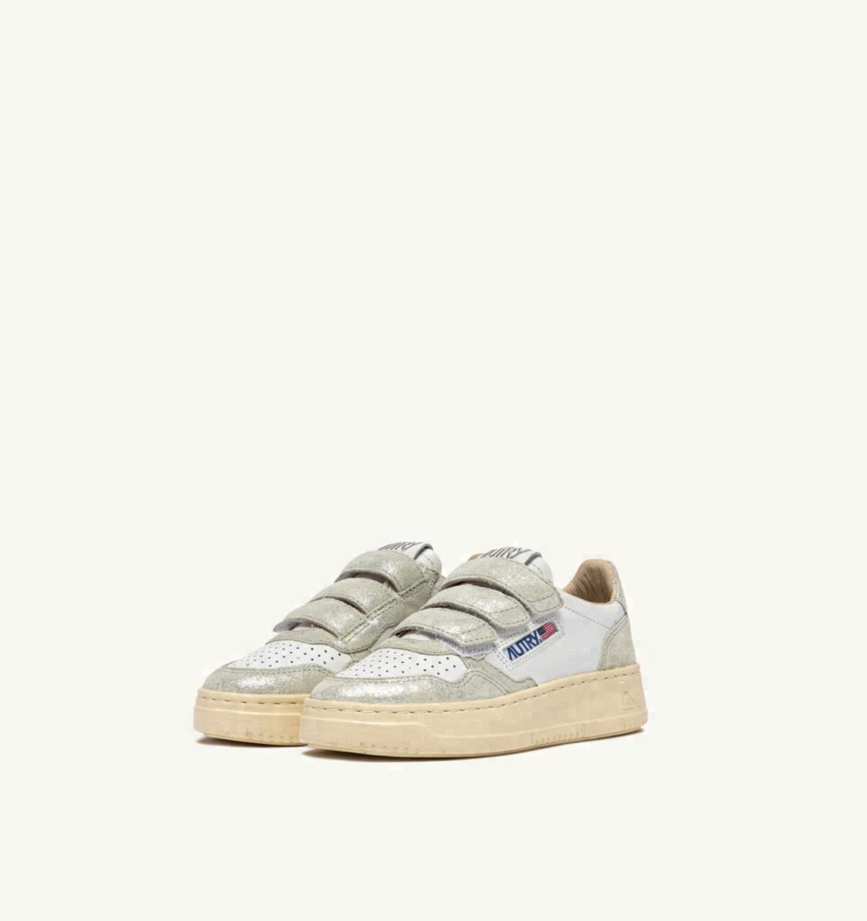 MEDALIST KIDSTRIPES LOW EN CUIR BLANC ET DAIM LAMINÉ ARGENT