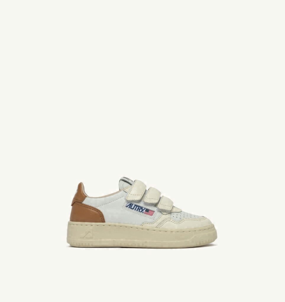 MEDALIST KIDSTRIPES LOW EN CUIR WHISPER WHITE IVOIRE ET BROWN SUGAR