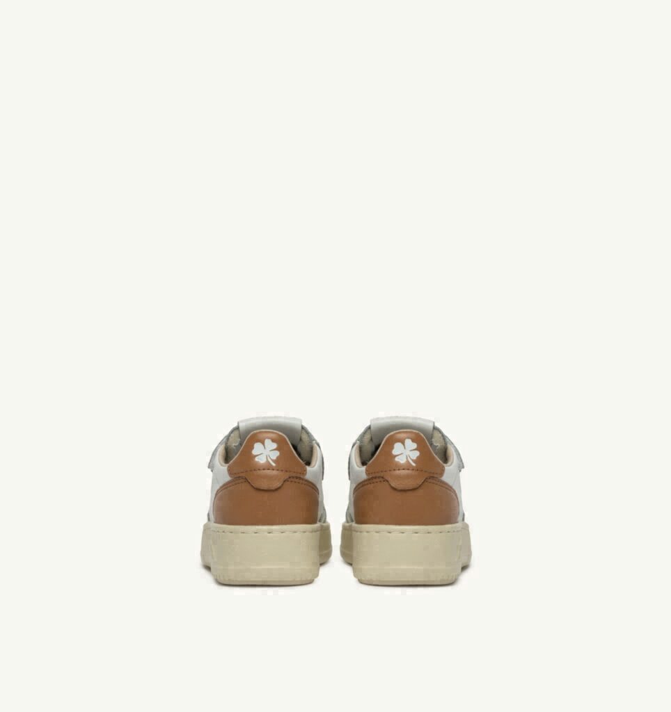 MEDALIST KIDSTRIPES LOW EN CUIR WHISPER WHITE IVOIRE ET BROWN SUGAR