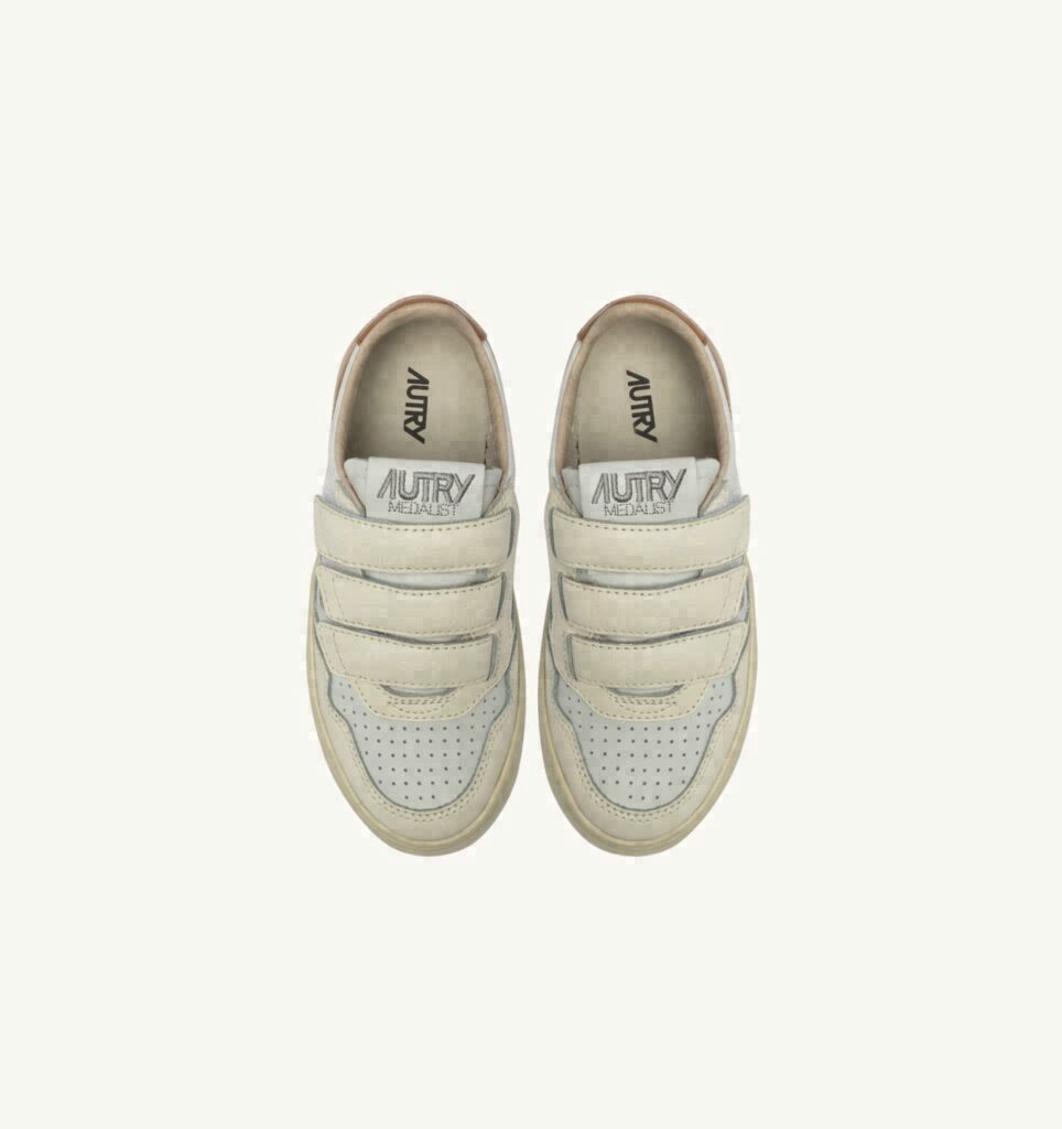MEDALIST KIDSTRIPES LOW EN CUIR WHISPER WHITE IVOIRE ET BROWN SUGAR