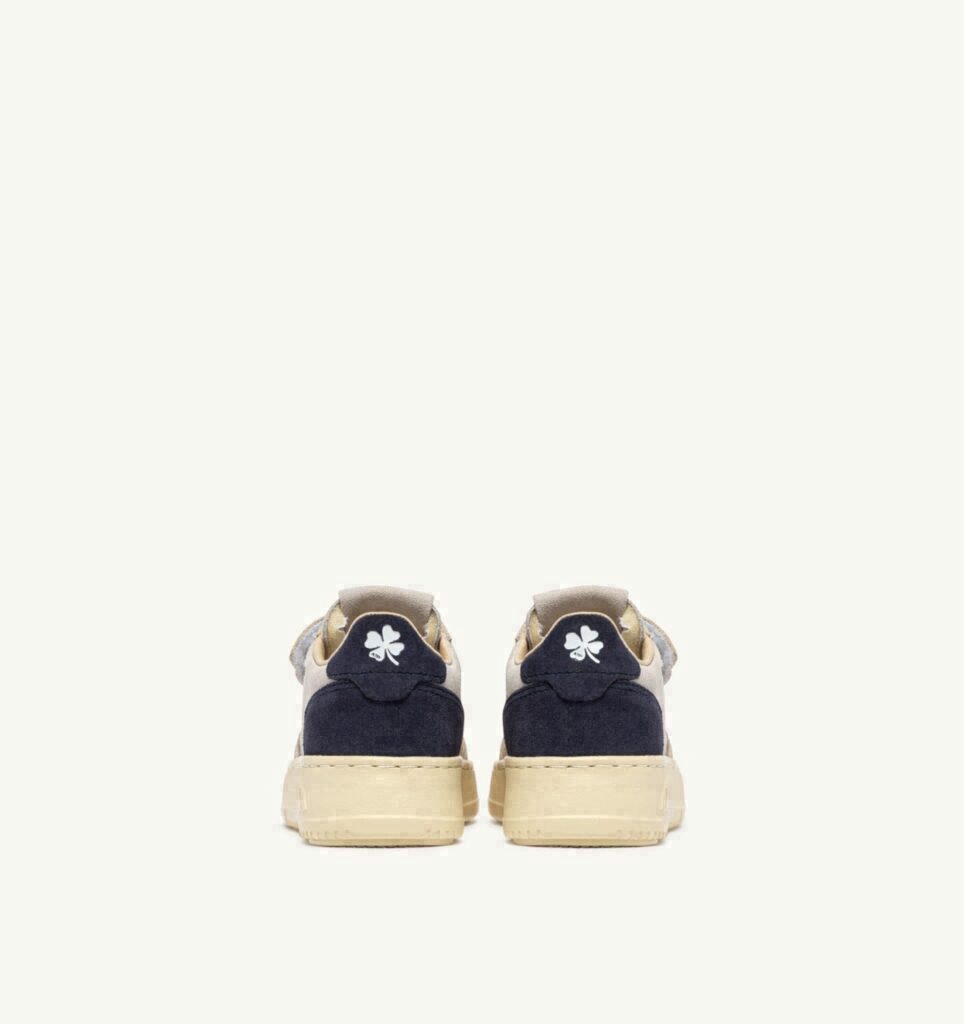 MEDALIST KIDSTRIPES LOW TRICOLOR EN DAIM BLANC SAND ET SPACE BLEU