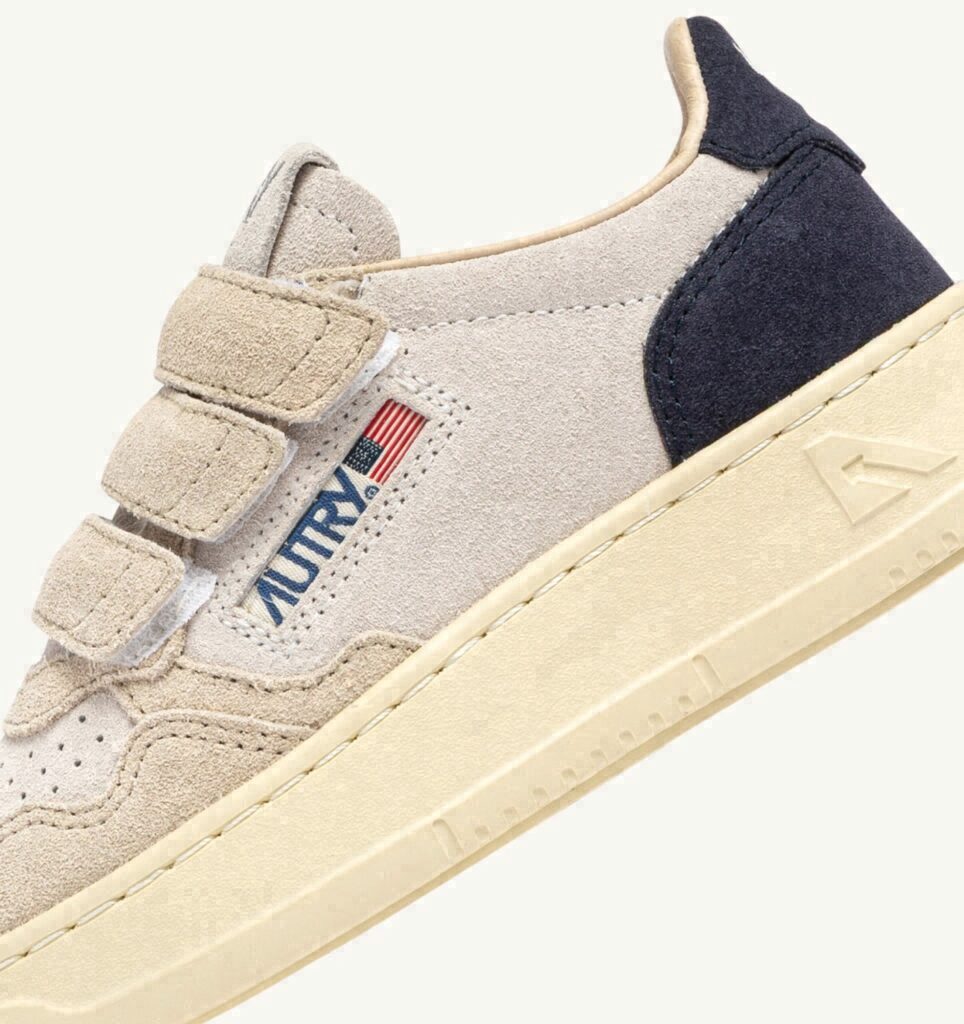 MEDALIST KIDSTRIPES LOW TRICOLOR EN DAIM BLANC SAND ET SPACE BLEU