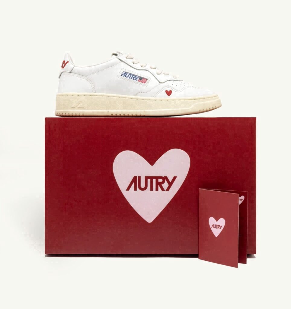 MEDALIST 'LOVE' EN CUIR BLANC ET ROUGE