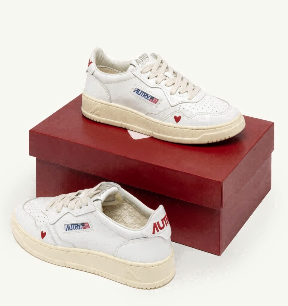 MEDALIST 'LOVE' EN CUIR BLANC ET ROUGE