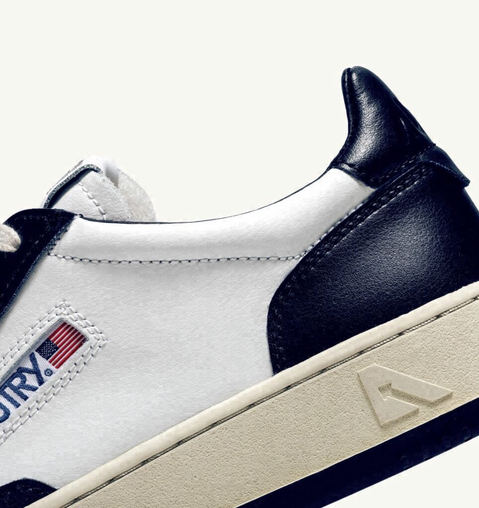MEDALIST LOW BICOLOR EN CUIR BLANC ET BLEU