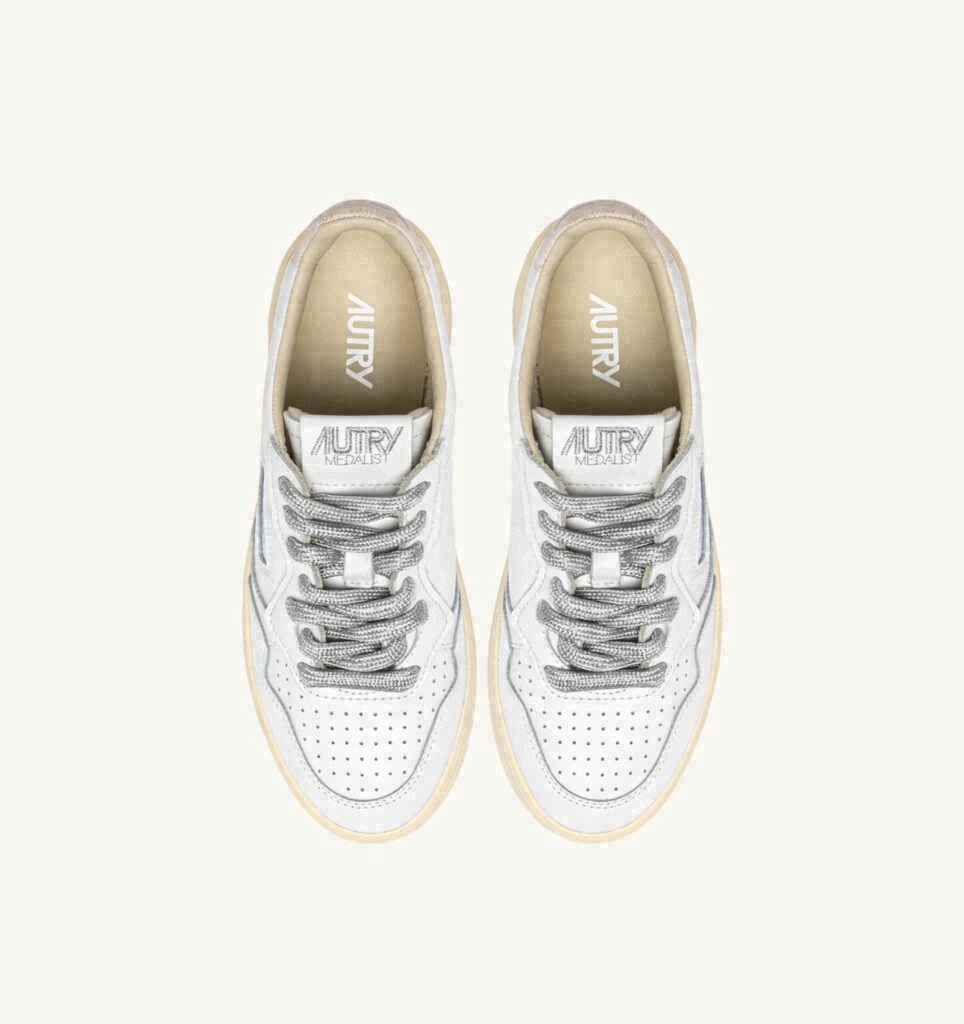 MEDALIST LOW EN CUIR BLANC ET DETAILS LUREX ARGENT