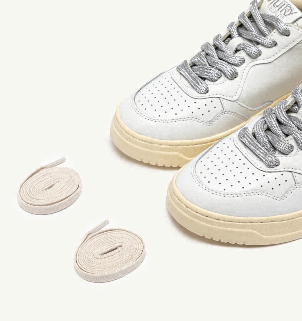 MEDALIST LOW EN CUIR BLANC ET DETAILS LUREX ARGENT