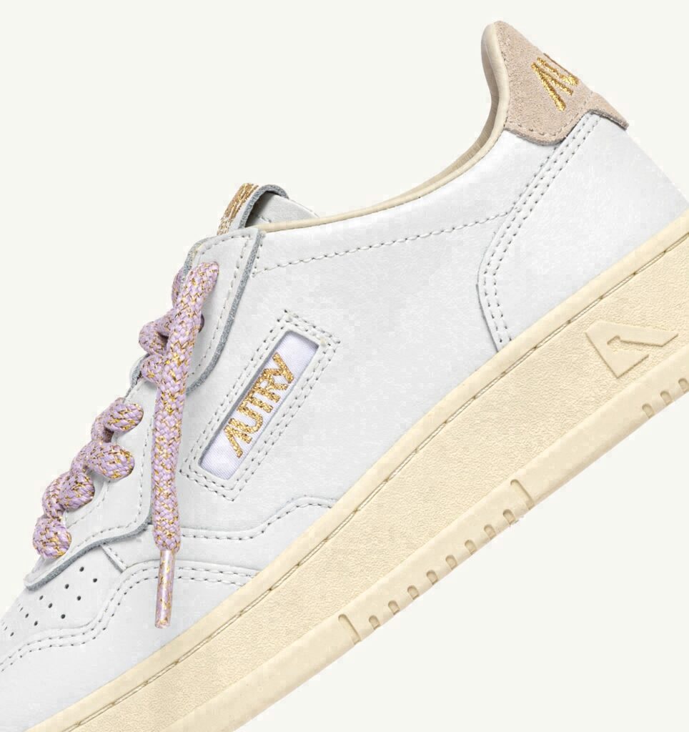 MEDALIST LOW EN CUIR BLANC ET DETAIL EN LURX ORCHID