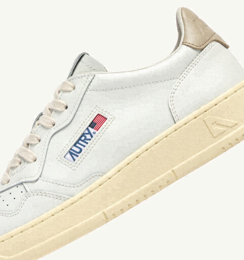MEDALIST LOW EN CUIR BLANC ET FEATHER GRAY