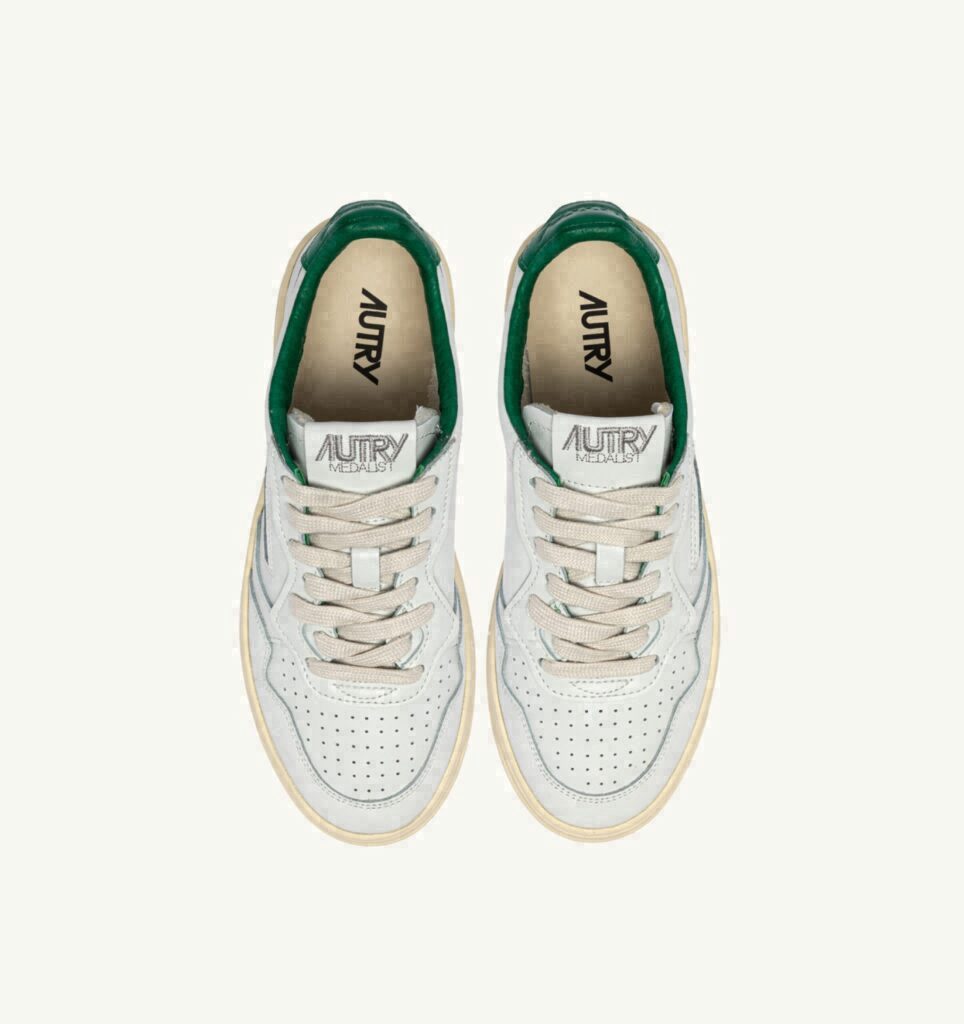 MEDALIST LOW EN CUIR BLANC ET GREEN JACKET AVEC LETTERING