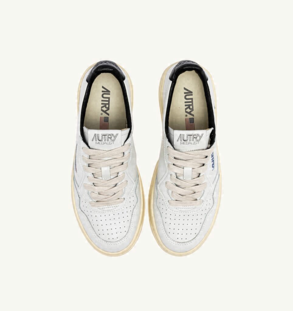 MEDALIST LOW EN CUIR BLANC ET NOIR AVEC LETTERING
