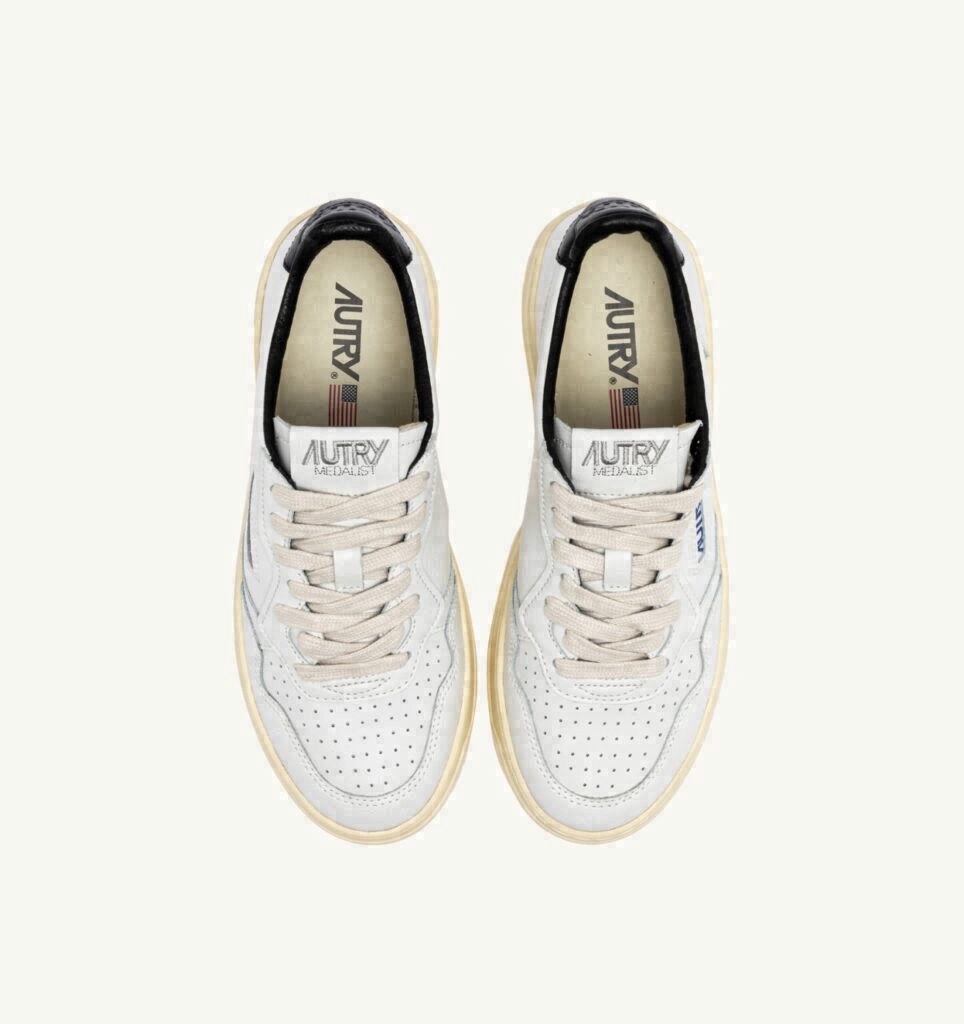 MEDALIST LOW EN CUIR BLANC ET NOIR AVEC LETTERING