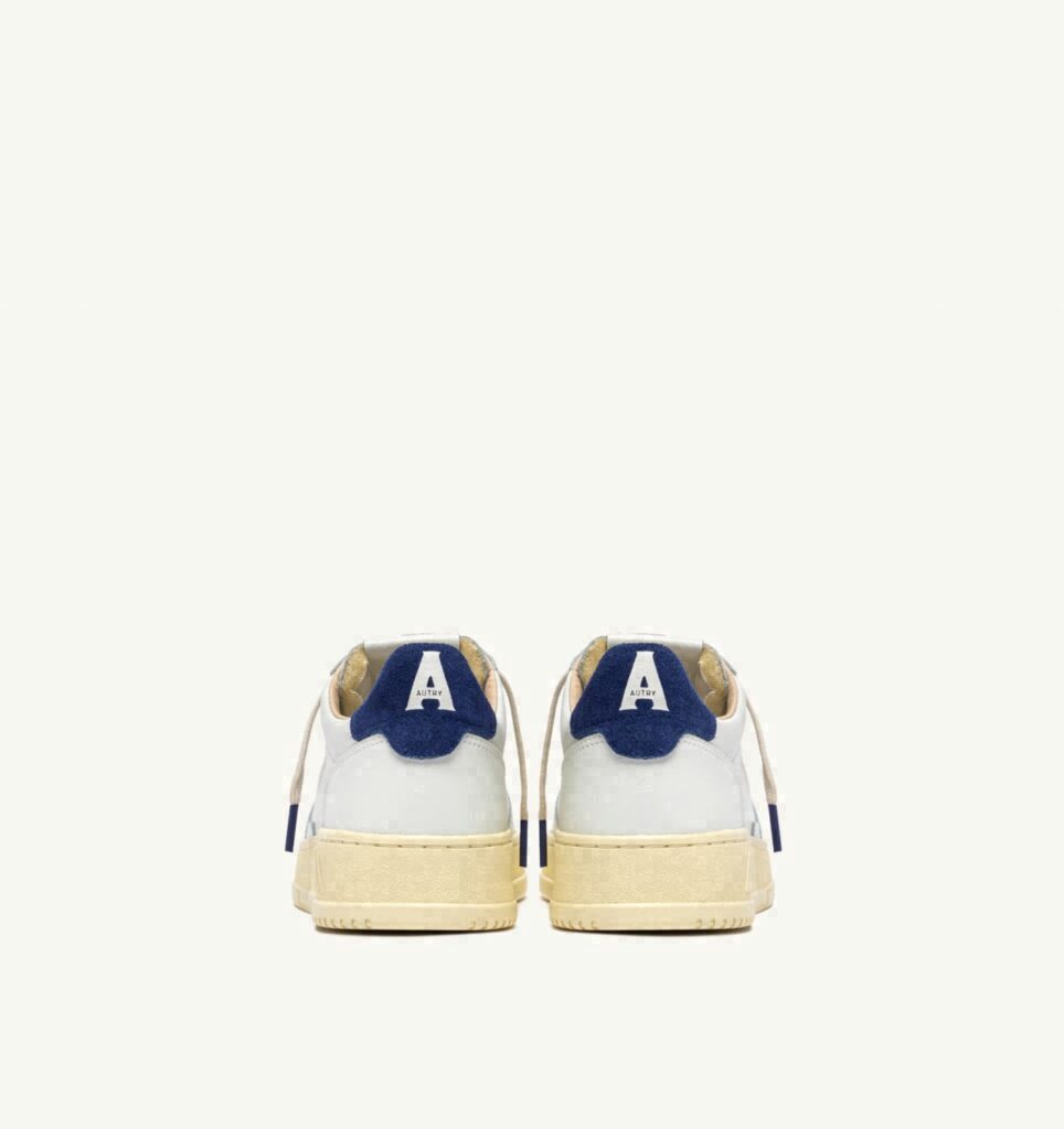 MEDALIST LOW EN CUIR BLANC ET DAIM BLUE DEPTHS