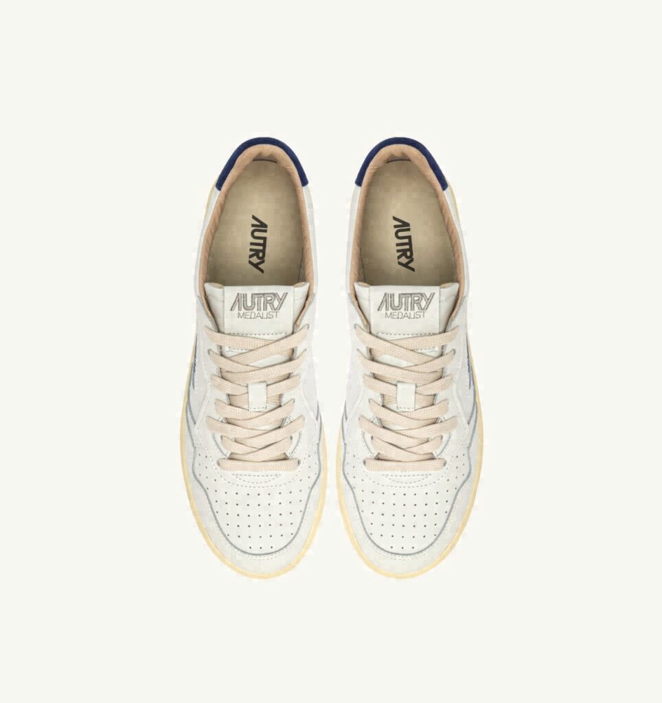 MEDALIST LOW EN CUIR BLANC ET DAIM BLUE DEPTHS