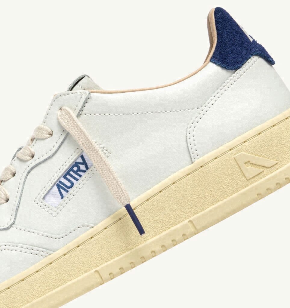 MEDALIST LOW EN CUIR BLANC ET DAIM BLUE DEPTHS