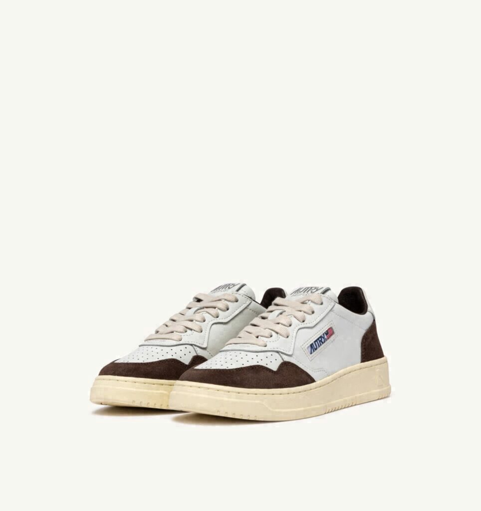 MEDALIST LOW EN CUIR BLANC ET DAIM ACAJOU