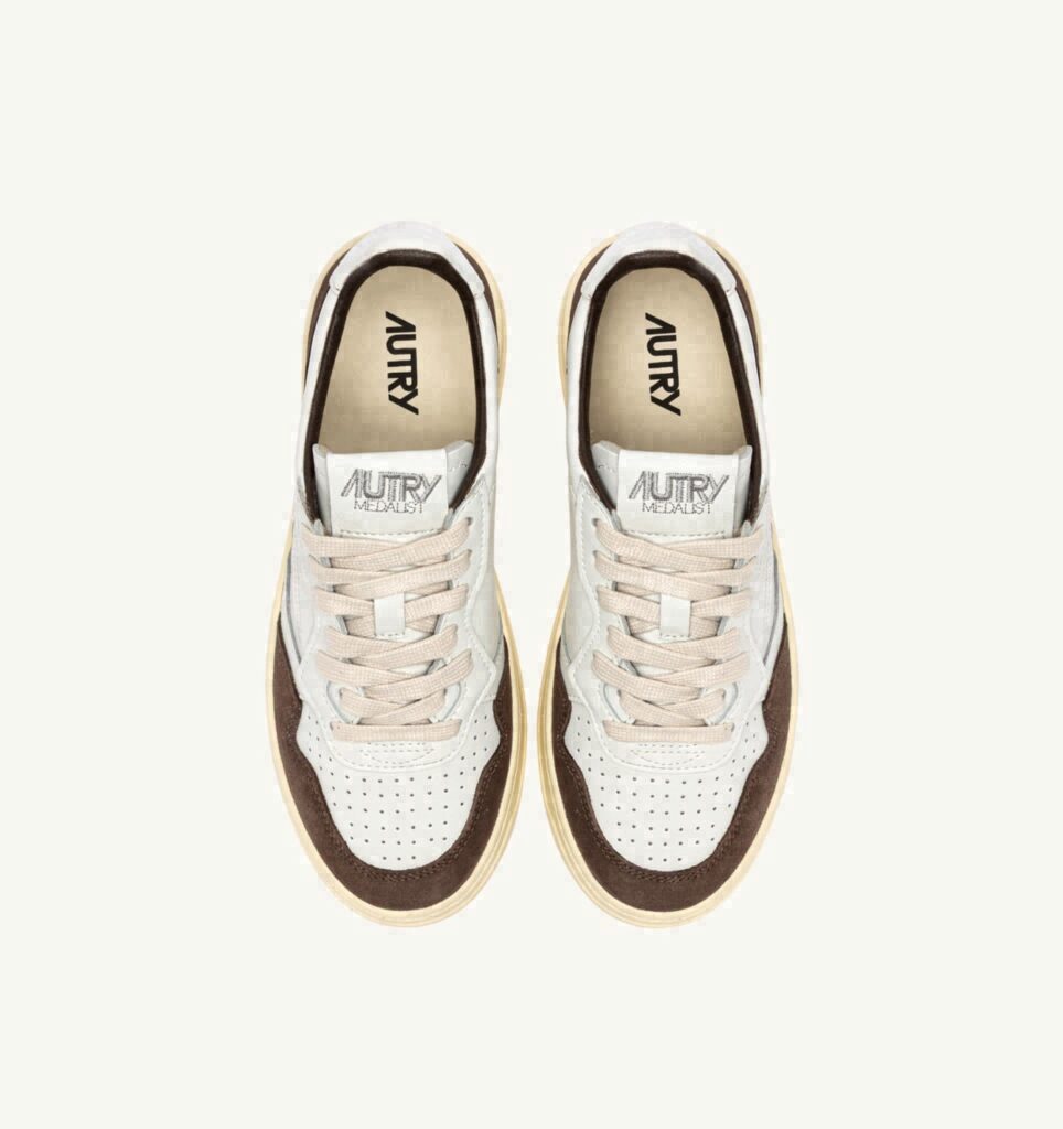 MEDALIST LOW EN CUIR BLANC ET DAIM ACAJOU