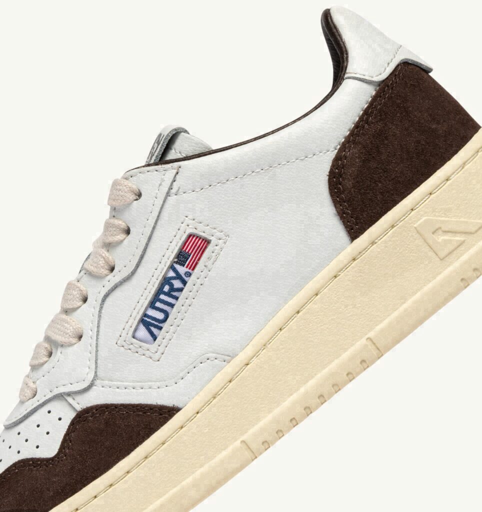 MEDALIST LOW EN CUIR BLANC ET DAIM ACAJOU