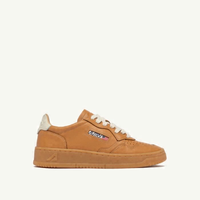 MEDALIST LOW IN COGNAC AND MARSHMALLOW LEATHER