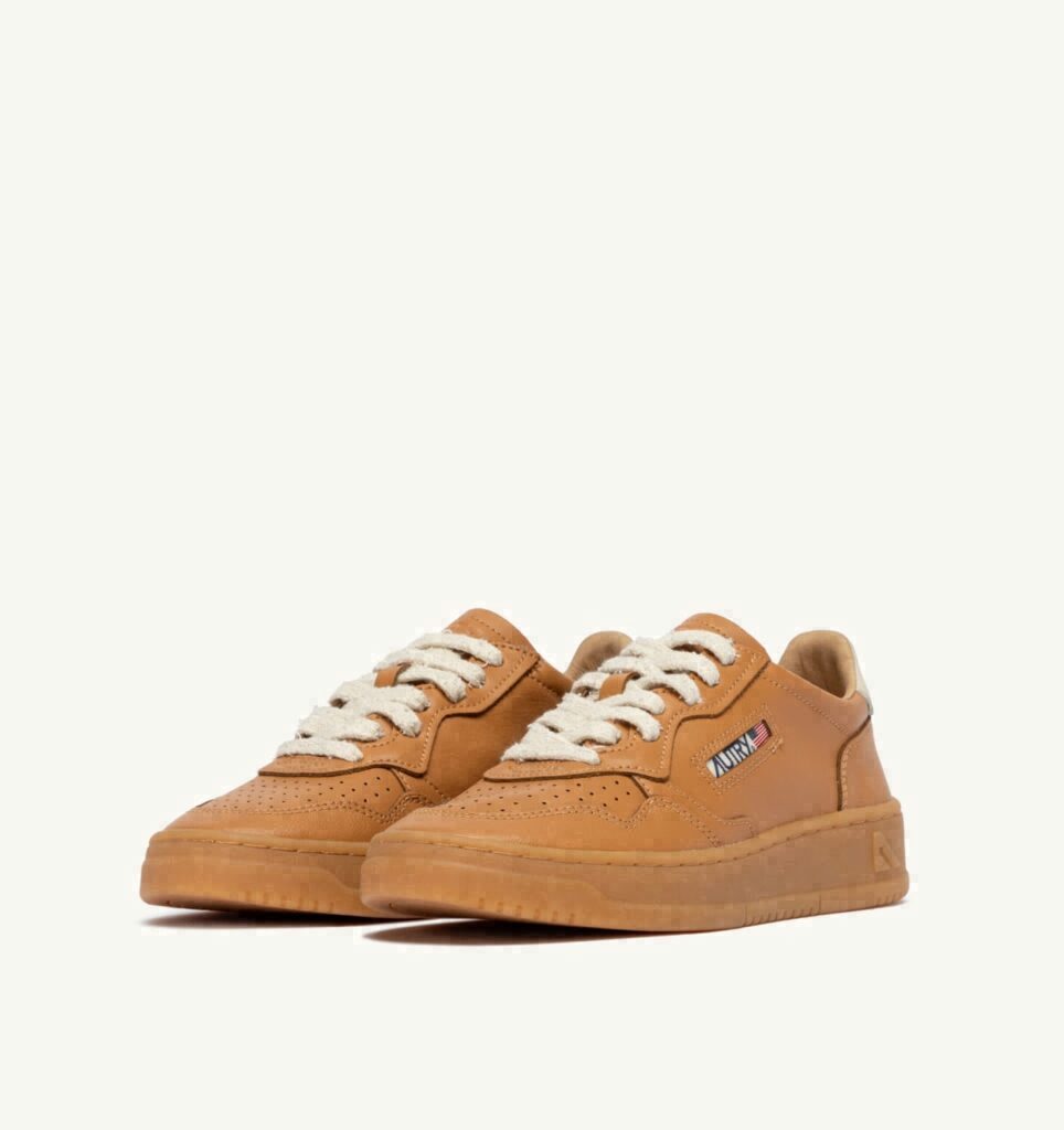 MEDALIST LOW EN CUIR COGNAC ET MARSHMALLOW