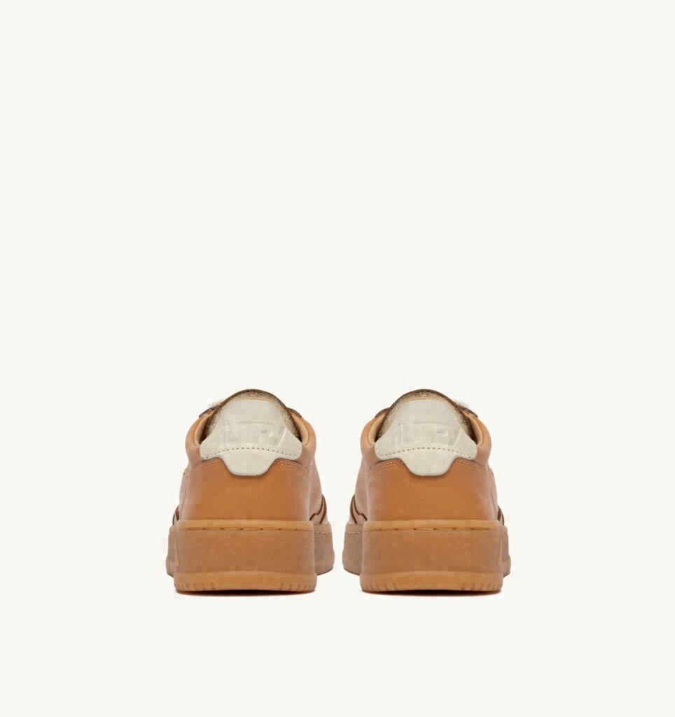 MEDALIST LOW EN CUIR COGNAC ET MARSHMALLOW