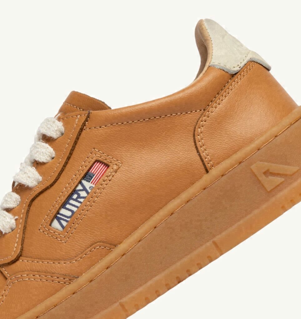 MEDALIST LOW EN CUIR COGNAC ET MARSHMALLOW
