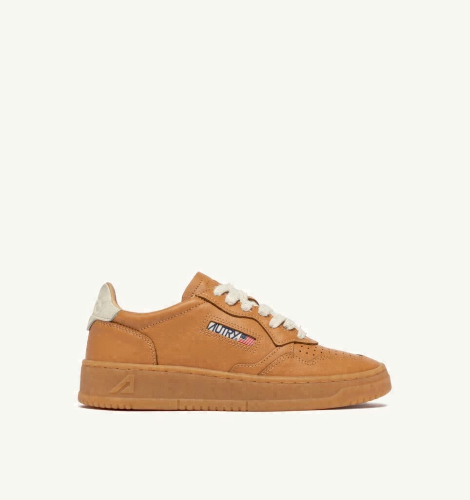 MEDALIST LOW EN CUIR COGNAC ET MARSHMALLOW