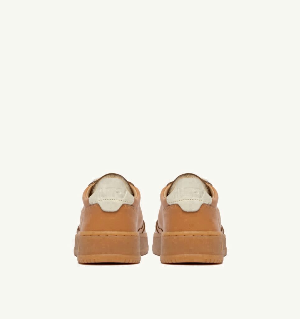 MEDALIST LOW EN CUIR COGNAC ET MARSHMALLOW