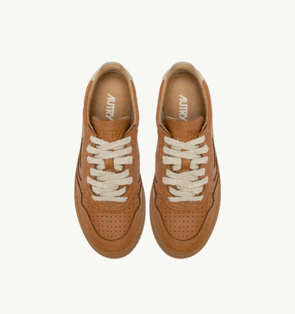MEDALIST LOW EN CUIR COGNAC ET MARSHMALLOW
