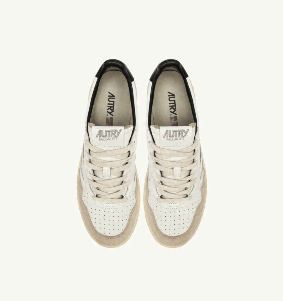 MEDALIST LOW EN DAIM ET CUIR BLANC ET NOIR AVEC LETTERING
