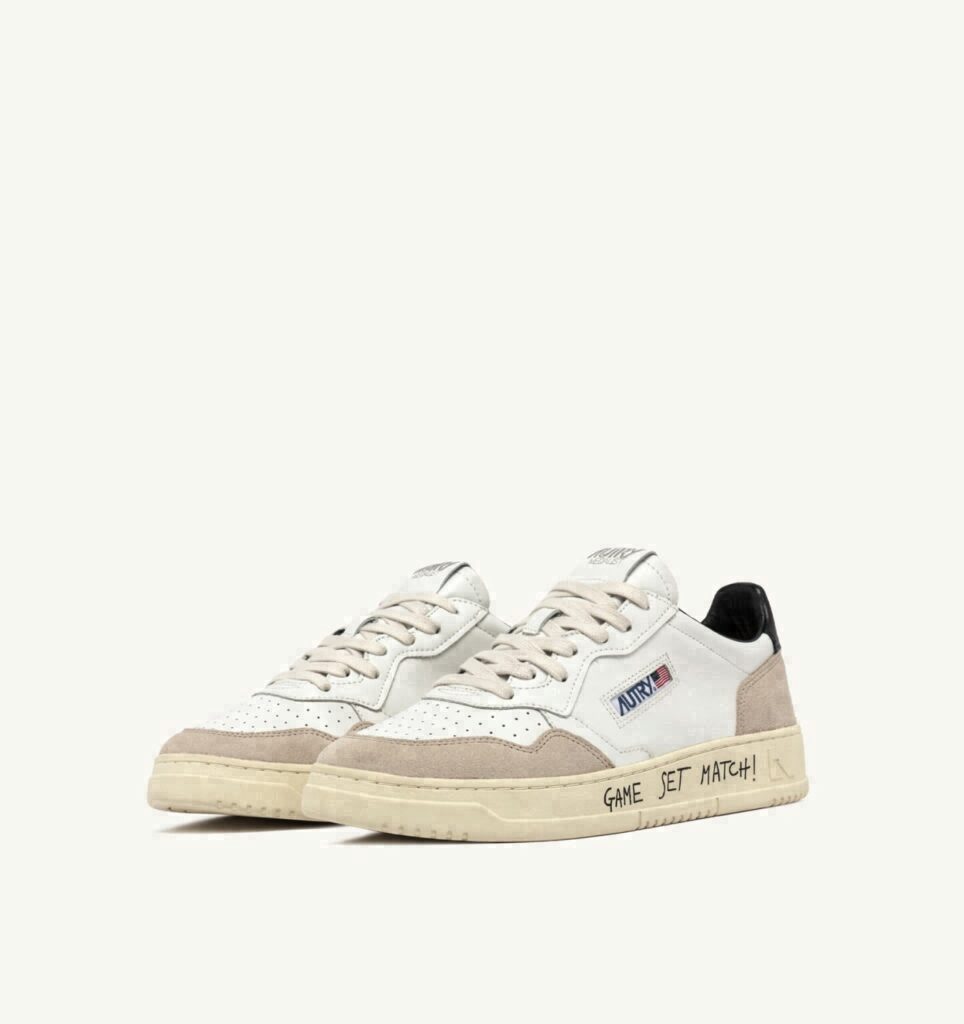 MEDALIST LOW EN DAIM ET CUIR BLANC ET NOIR AVEC LETTERING