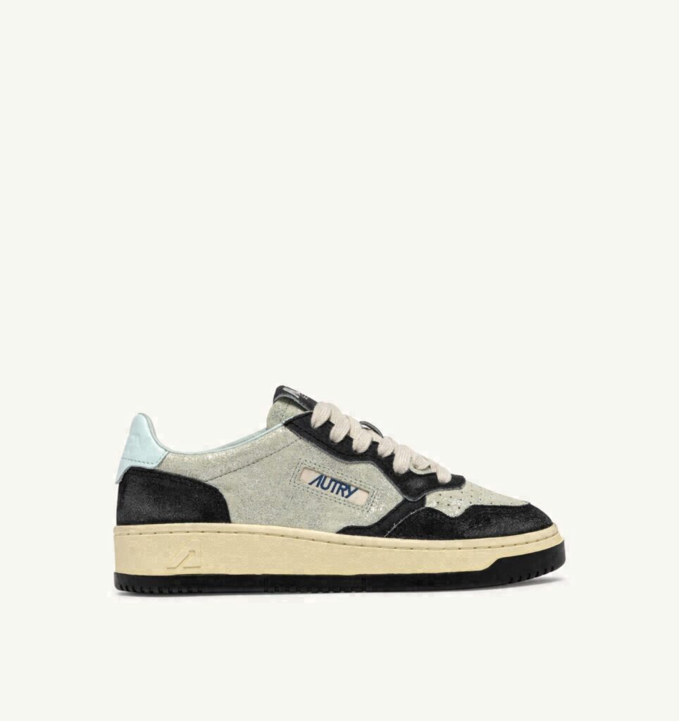 MEDALIST LOW EN DAIM ARGENT ET BLACK SUGAR