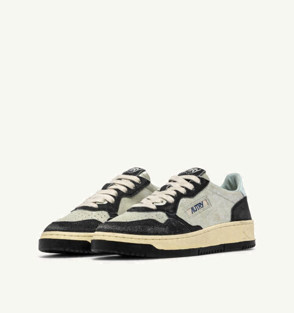 MEDALIST LOW EN DAIM ARGENT ET BLACK SUGAR