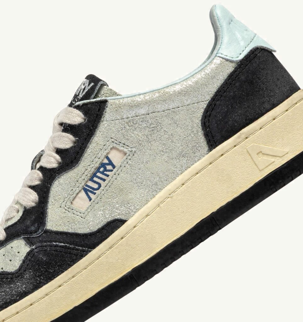 MEDALIST LOW EN DAIM ARGENT ET BLACK SUGAR
