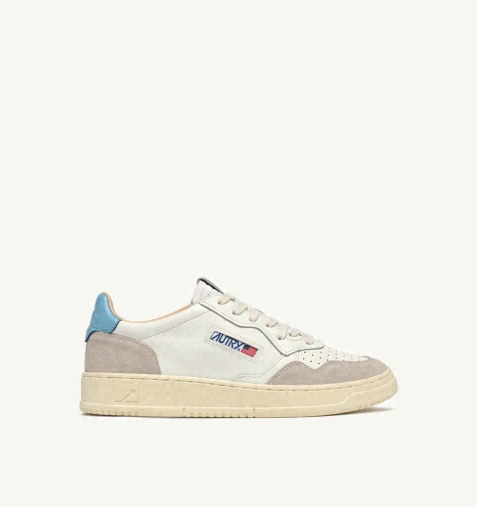 MEDALIST LOW EN DAIM ET CUIR BLANC ET FORGET ME NOT