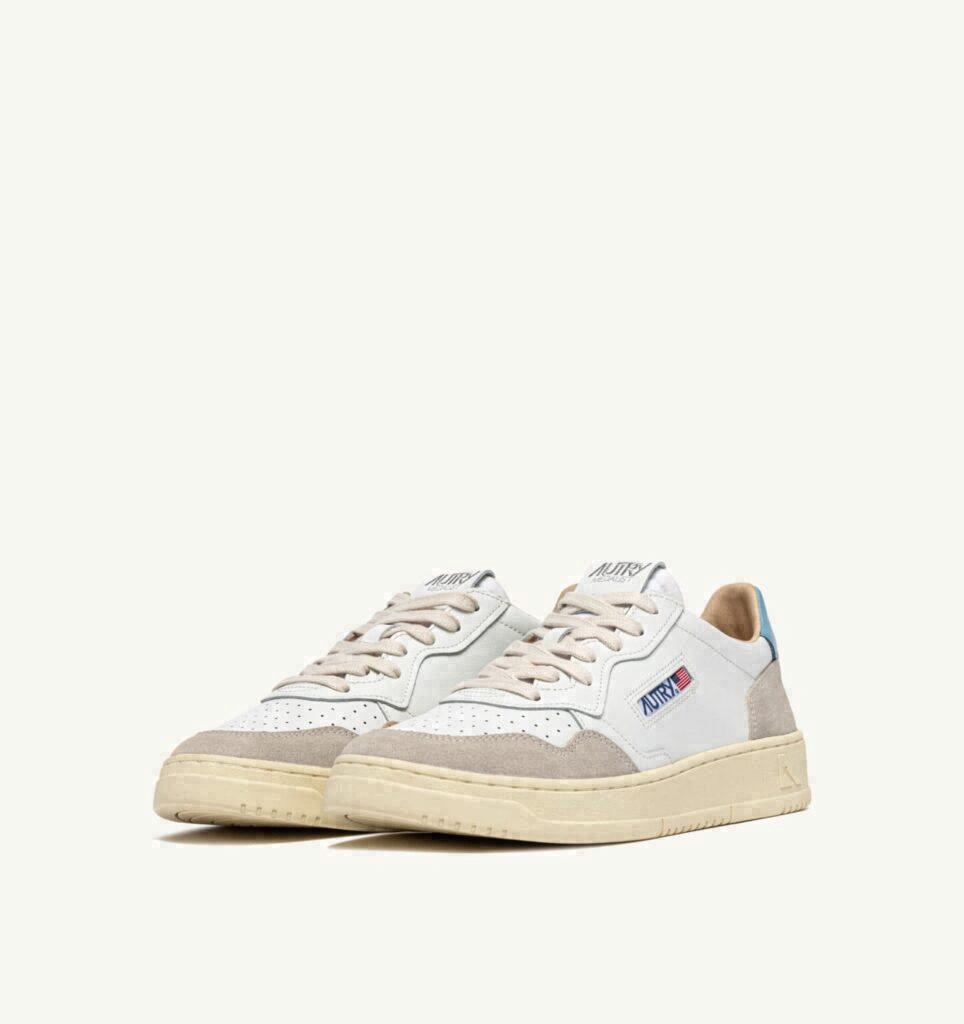 MEDALIST LOW EN DAIM ET CUIR BLANC ET FORGET ME NOT