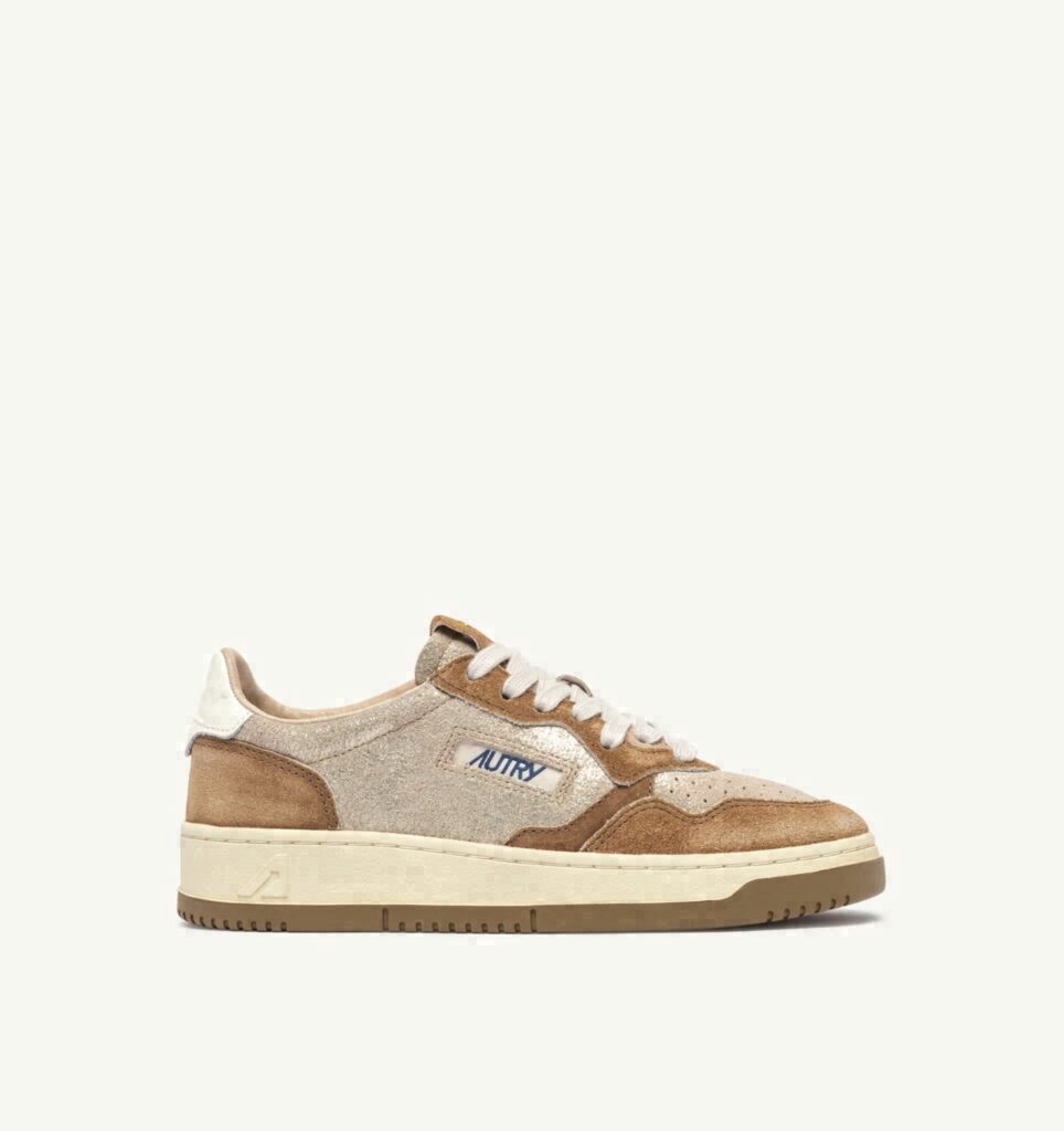 MEDALIST LOW EN DAIM PLATINE ET BEIGE SUGAR