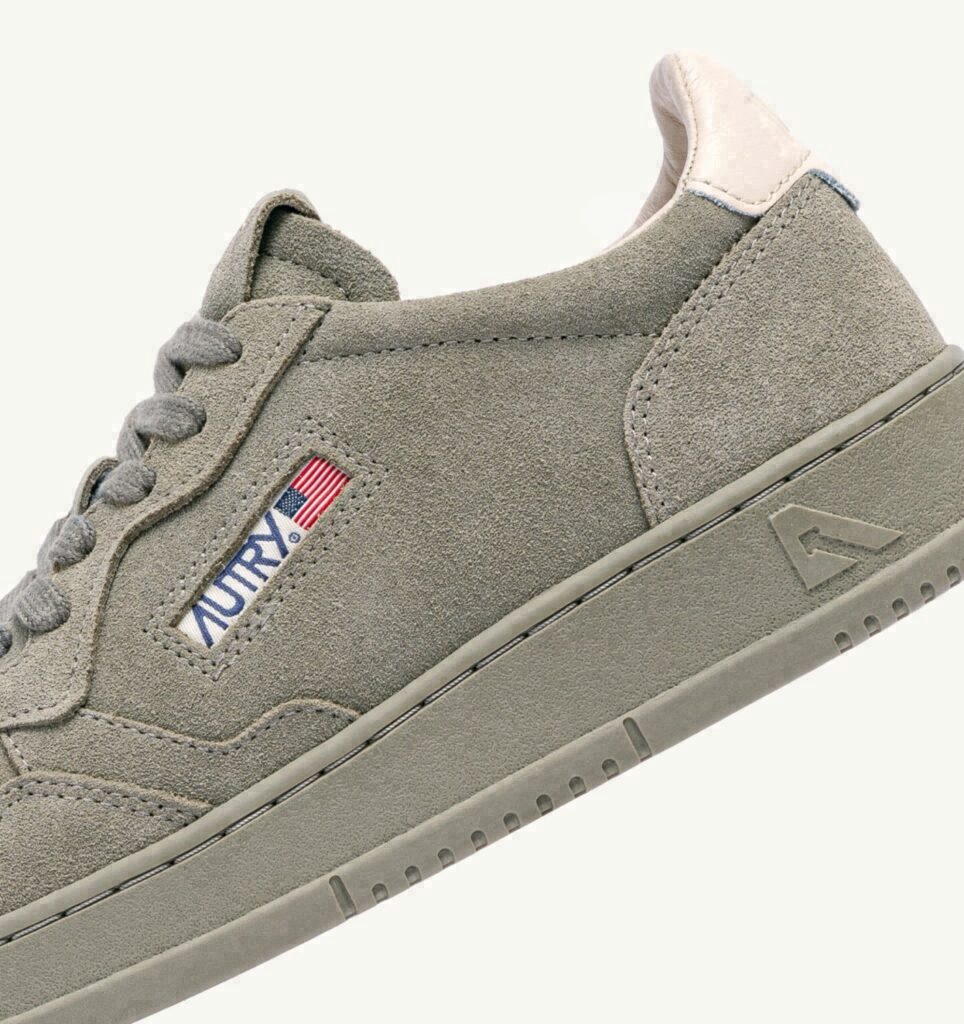 MEDALIST LOW EN DAIM SILVER SAGE ET IVORY