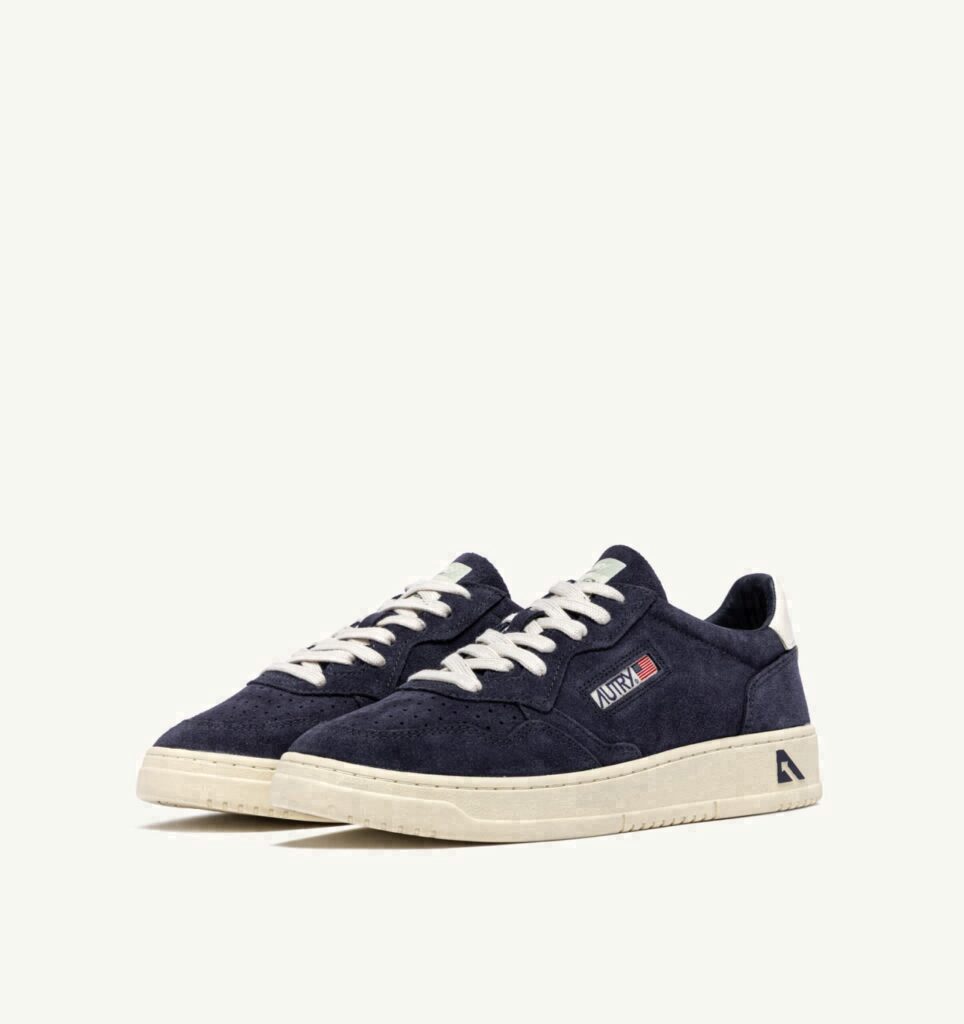 MEDALIST LOW EN DAIM SPACE ET BLANC