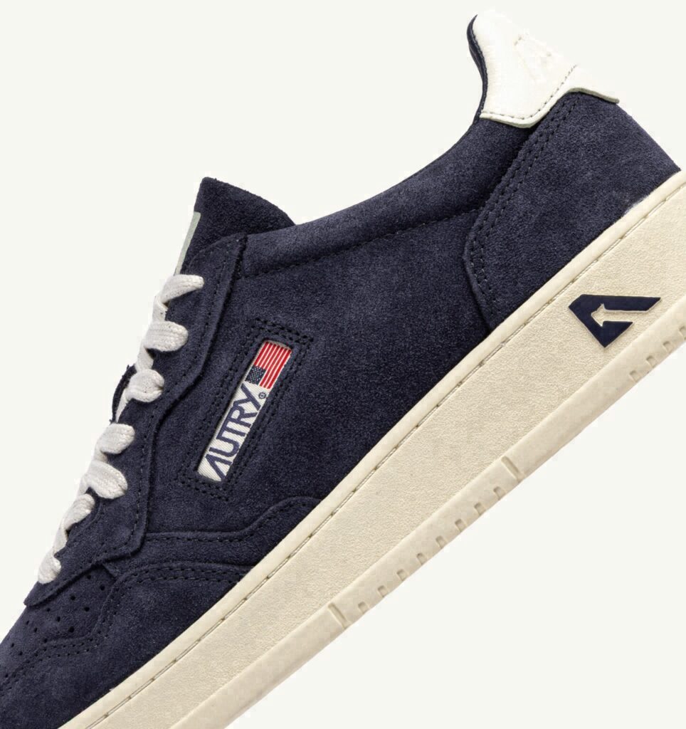 MEDALIST LOW EN DAIM SPACE ET BLANC