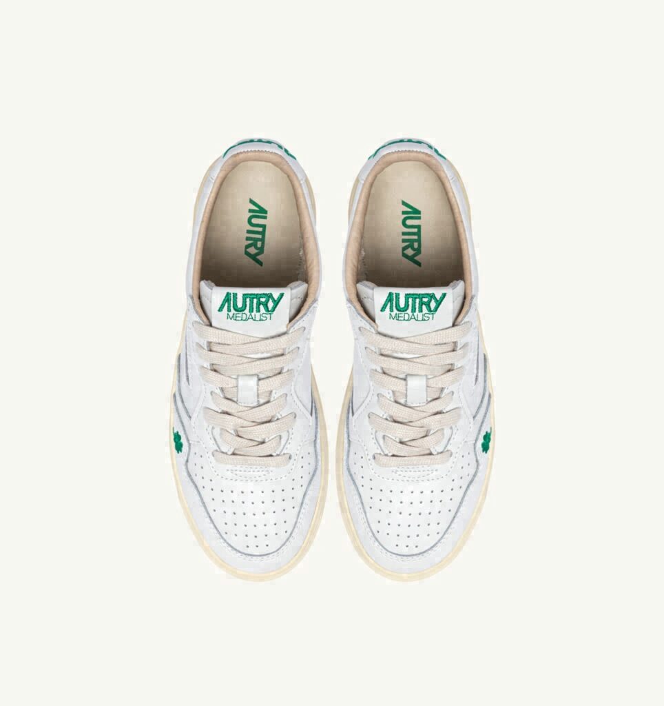 MEDALIST LOW 'TRÈFLE' EN CUIR BLANC ET AMAZON