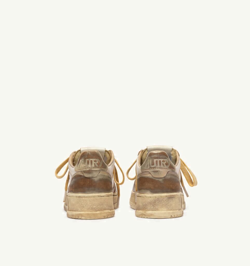 MEDALIST LOW SUPER VINTAGE EN CUIR ARGENT ET PLATINE