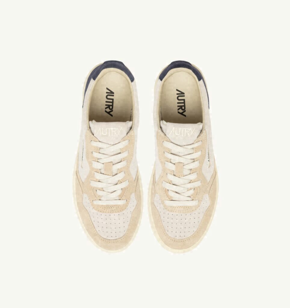 MEDALIST LOW TRICOLOR EN DAIM BLANC SAND ET BLUE SPACE